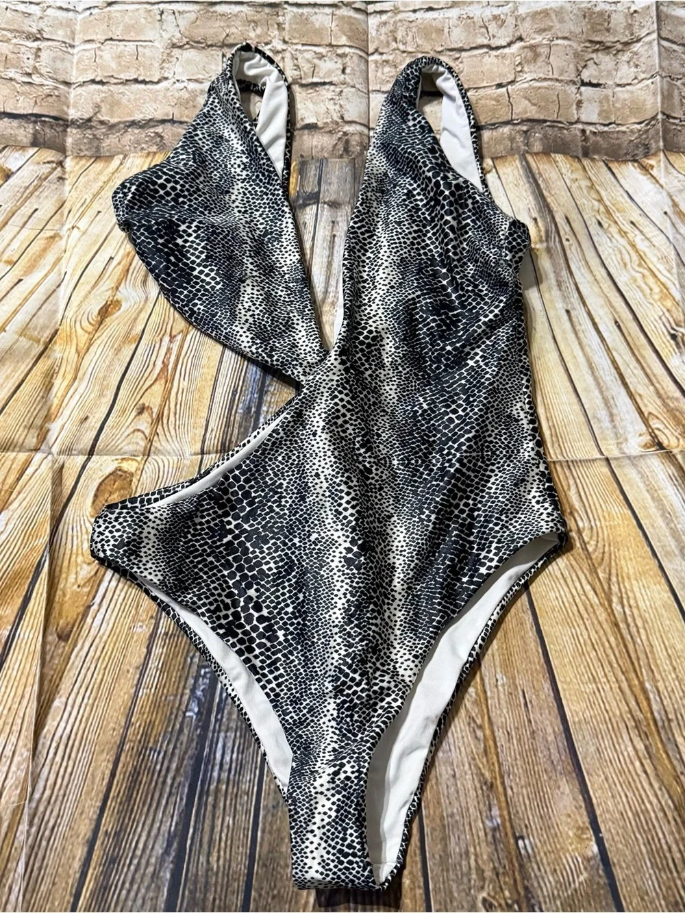 NEW Baobab Womens Small Black White Animal Print Cut Out One Piece Swimsuit